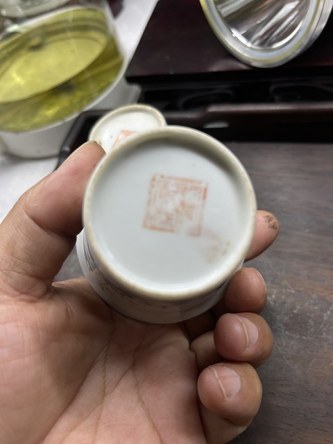 古玩陶瓷粉彩人物馬蹄杯真品鑒賞圖