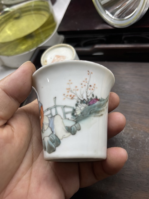 古玩陶瓷粉彩人物馬蹄杯真品鑒賞圖
