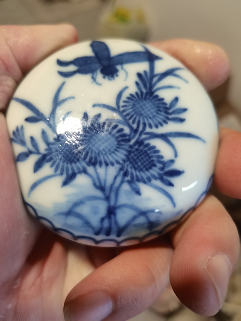古玩陶瓷蟲草紋印泥盒真品鑒賞圖