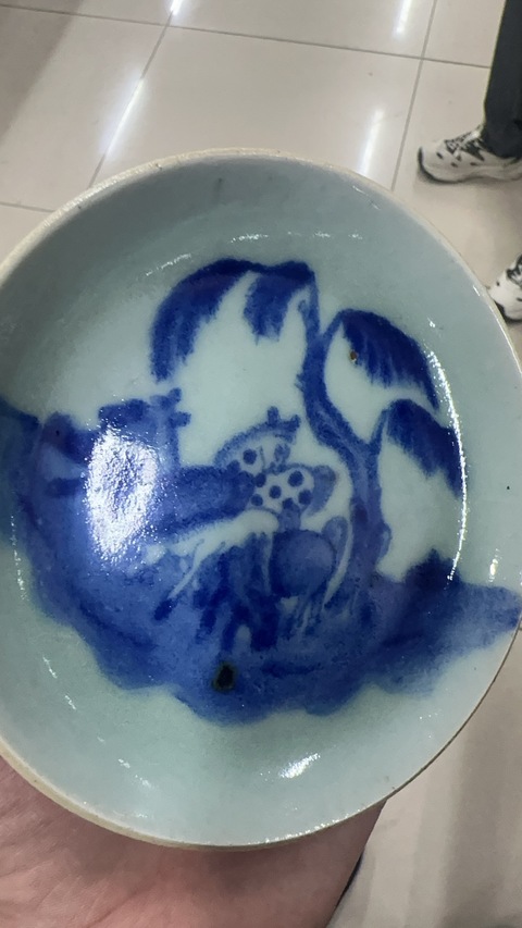 古玩陶瓷豆青柳下雙俊青花盆真品鑒賞圖