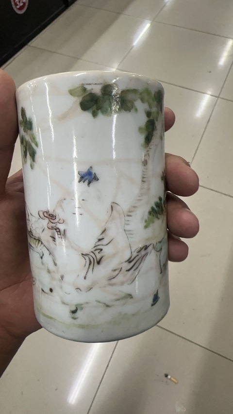 古玩陶瓷粉彩淺降人物筆筒真品鑒賞圖