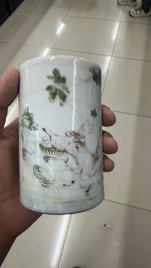 古玩陶瓷粉彩淺降人物筆筒真品鑒賞圖