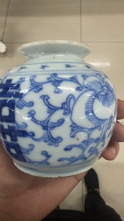 古玩陶瓷纏枝蓮花繪喜字蘋果尊真品鑒賞圖