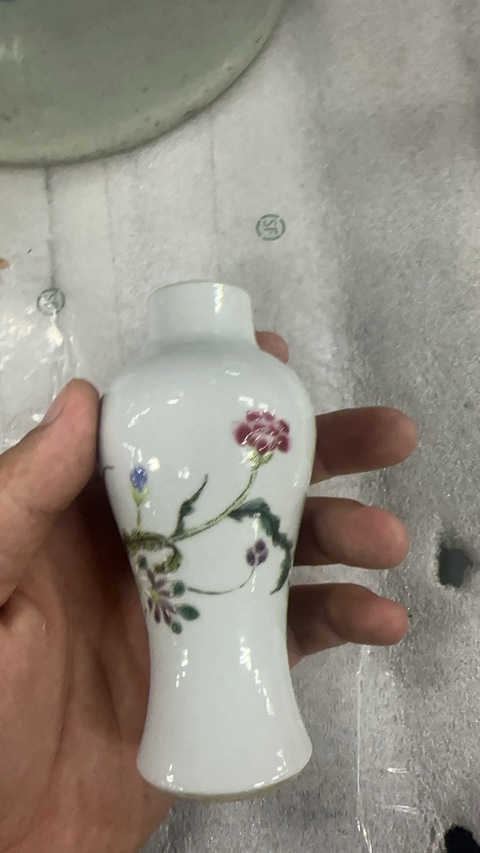 古玩陶瓷粉彩觀音瓶真品鑒賞圖