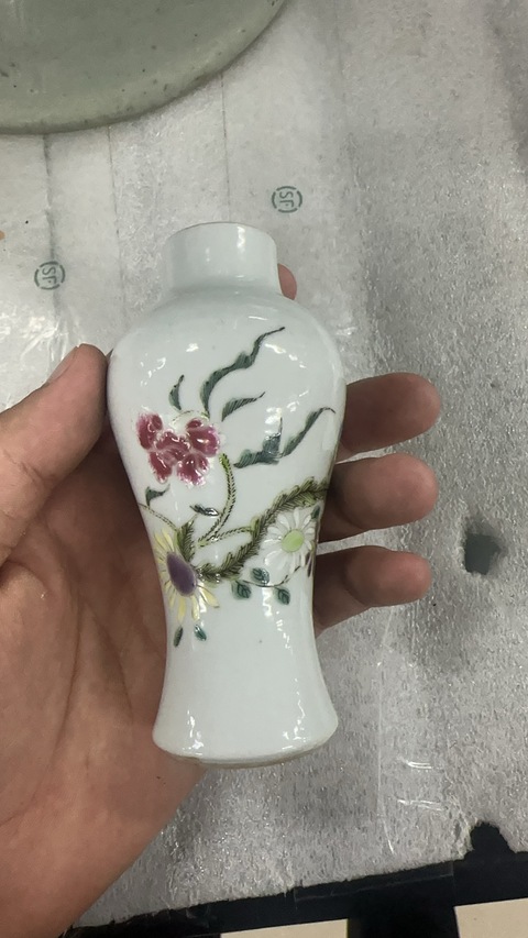 古玩陶瓷粉彩觀音瓶真品鑒賞圖