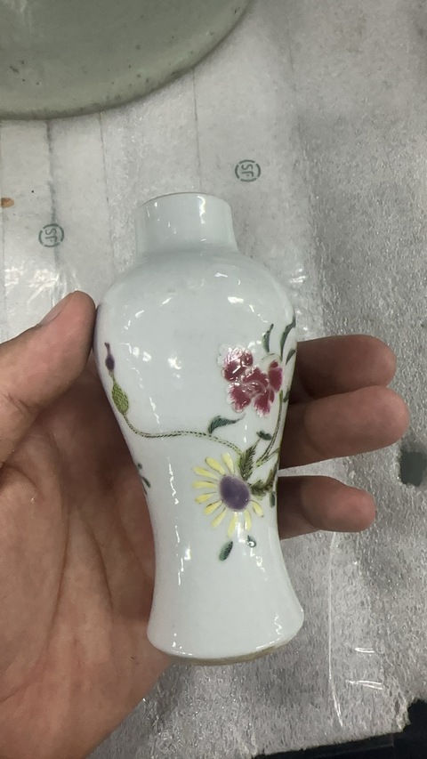 古玩陶瓷粉彩觀音瓶真品鑒賞圖