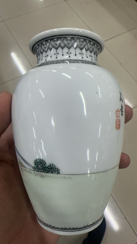 古玩陶瓷粉彩人物瓶真品鑒賞圖