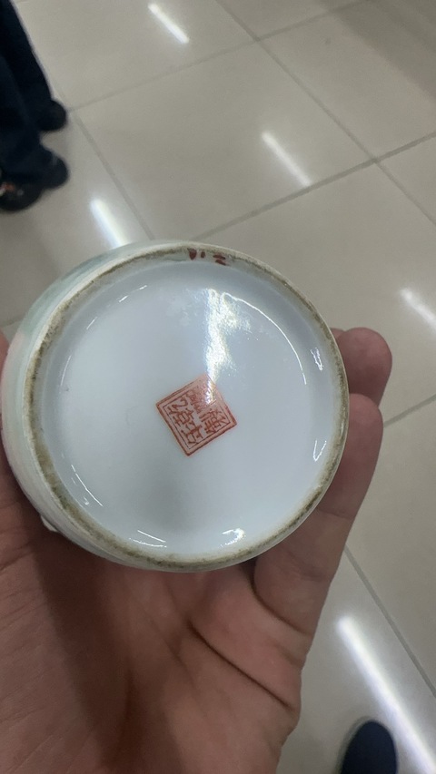 古玩陶瓷粉彩人物瓶真品鑒賞圖