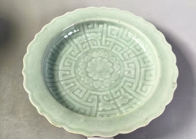 古玩陶瓷豆青釉刻夔龍紋盤，平臺不允許估價真品鑒賞圖