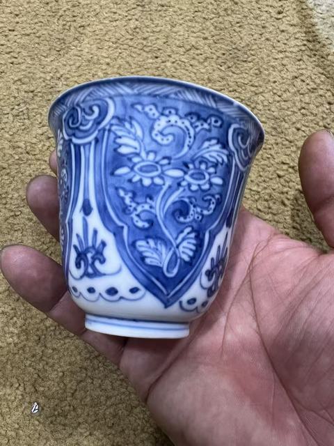 古玩陶瓷花卉紋青花杯真品鑒賞圖