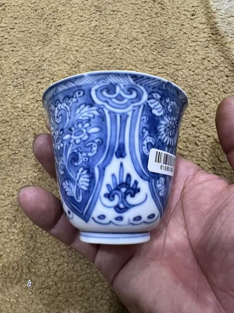 古玩陶瓷花卉紋青花杯真品鑒賞圖
