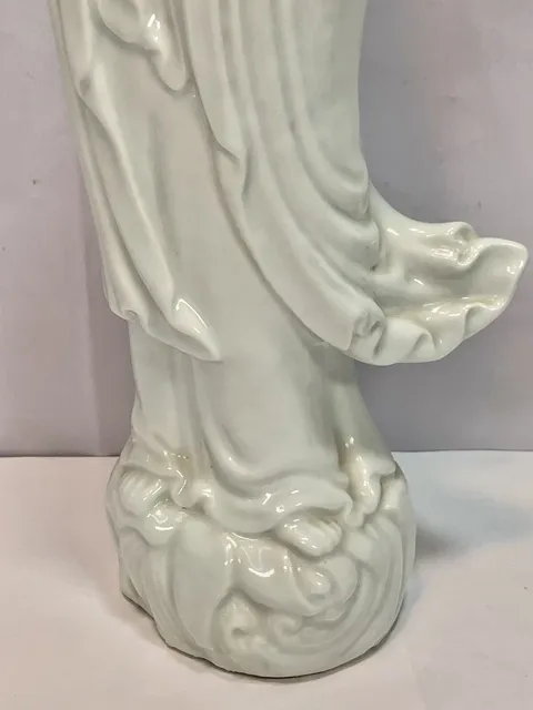 古玩陶瓷白釉觀音菩薩造像真品鑒賞圖