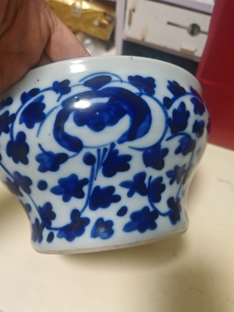 古玩陶瓷青花纏枝花卉馬蹄尊真品鑒賞圖