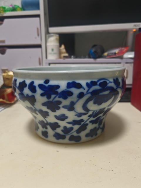 古玩陶瓷青花纏枝花卉馬蹄尊真品鑒賞圖
