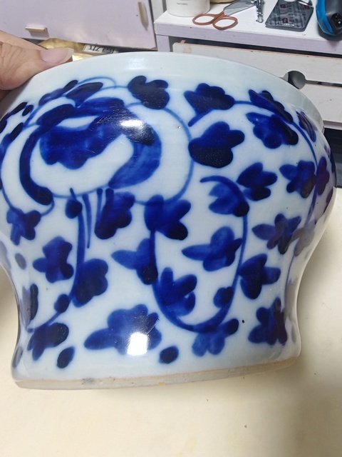古玩陶瓷青花纏枝花卉馬蹄尊真品鑒賞圖