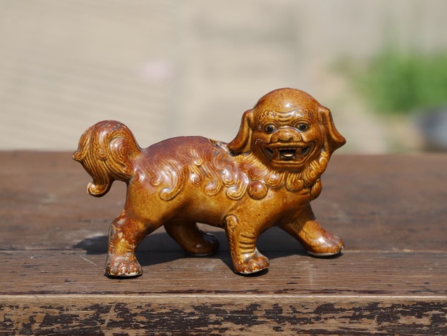 古玩陶瓷醬釉獅子瓷塑拍賣，當前價格2888元