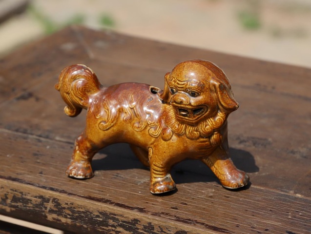古玩陶瓷醬釉獅子瓷塑拍賣，當前價格2888元
