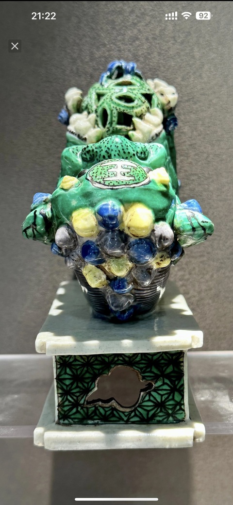 古玩陶瓷素三彩瓷塑獅子像真品鑒賞圖