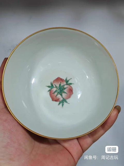 古玩陶瓷粉彩三多花蟲紋臥足杯真品鑒賞圖