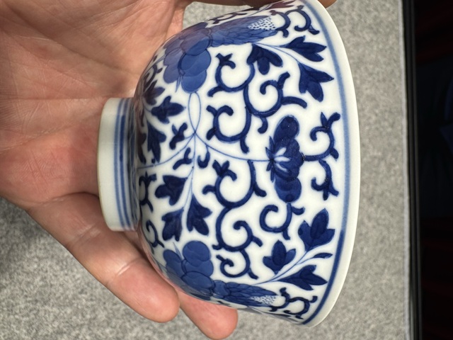 古玩陶瓷青花纏枝花卉紋碗真品鑒賞圖