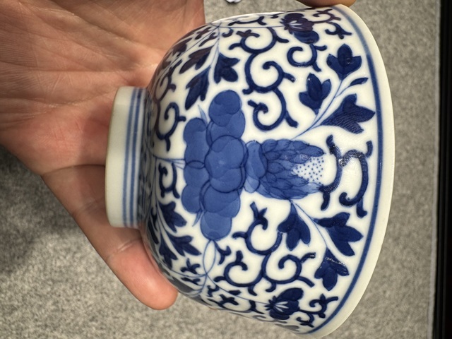 古玩陶瓷青花纏枝花卉紋碗真品鑒賞圖