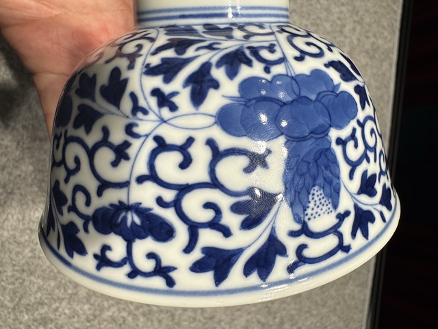 古玩陶瓷青花纏枝花卉紋碗真品鑒賞圖