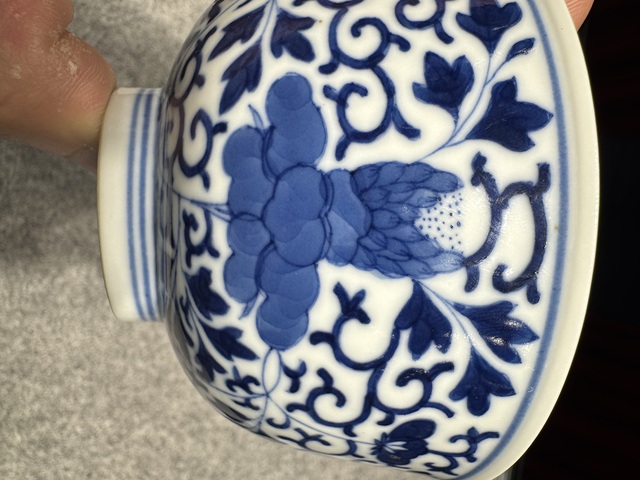 古玩陶瓷青花纏枝花卉紋碗真品鑒賞圖