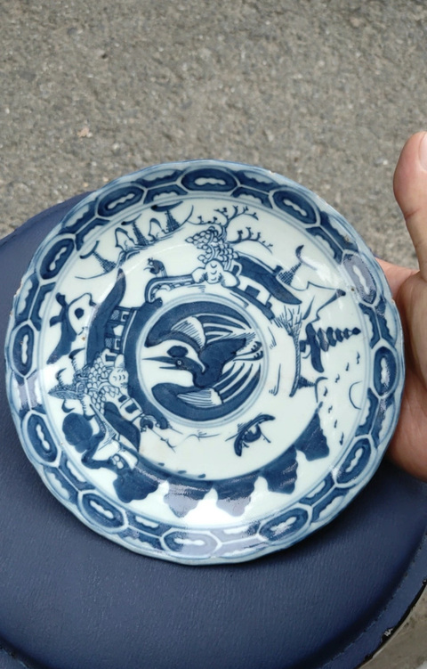 古玩陶瓷樓臺亭閣山水紋青花盤真品鑒賞圖