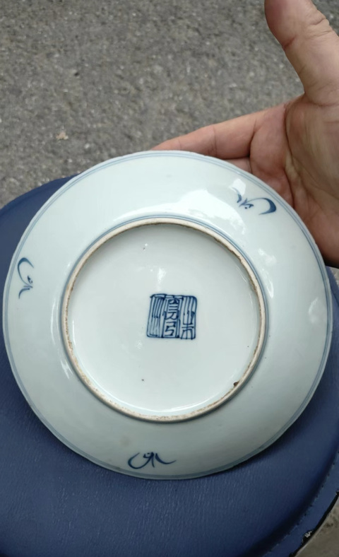 古玩陶瓷樓臺亭閣山水紋青花盤真品鑒賞圖