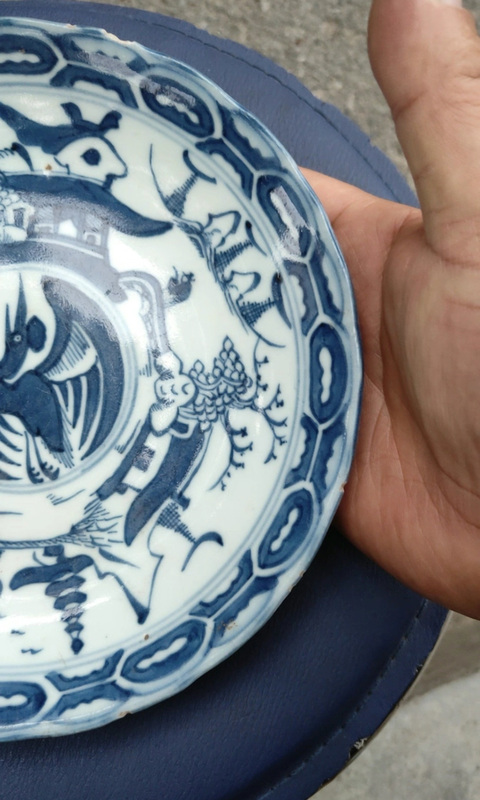 古玩陶瓷樓臺亭閣山水紋青花盤真品鑒賞圖
