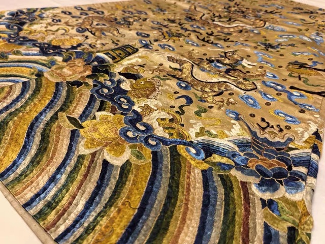 古玩雜項刺繡龍袍真品鑒賞圖