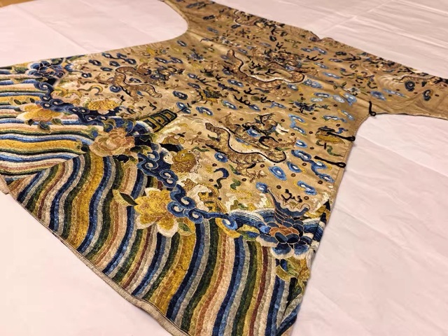 古玩雜項刺繡龍袍真品鑒賞圖