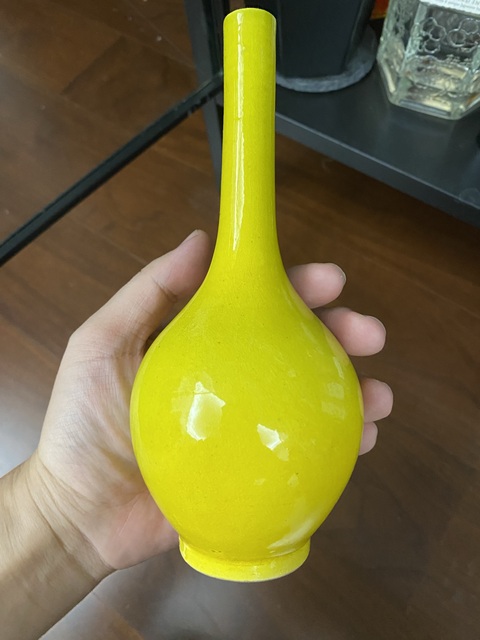 古玩陶瓷黃釉錐把瓶真品鑒賞圖