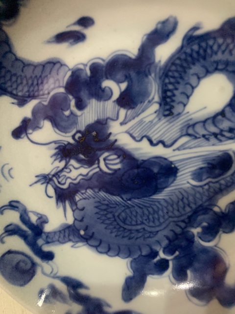 古玩陶瓷青花過墻龍紋盤真品鑒賞圖