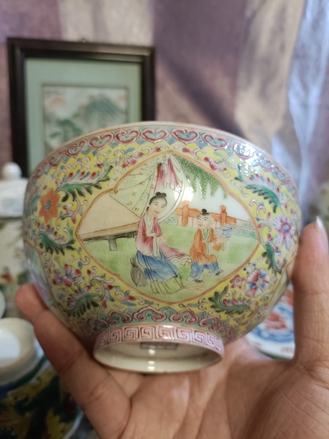 古玩陶瓷民國黃地粉彩教子圖蓮子碗拍賣，當前價格2888元