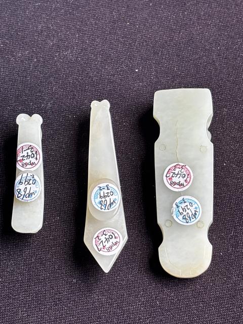 古玩玉器和田碧玉帶鉤真品鑒賞圖