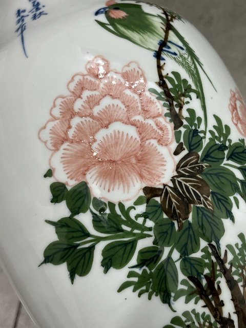 古玩陶瓷釉下彩繪花鳥紋撇口瓶真品鑒賞圖