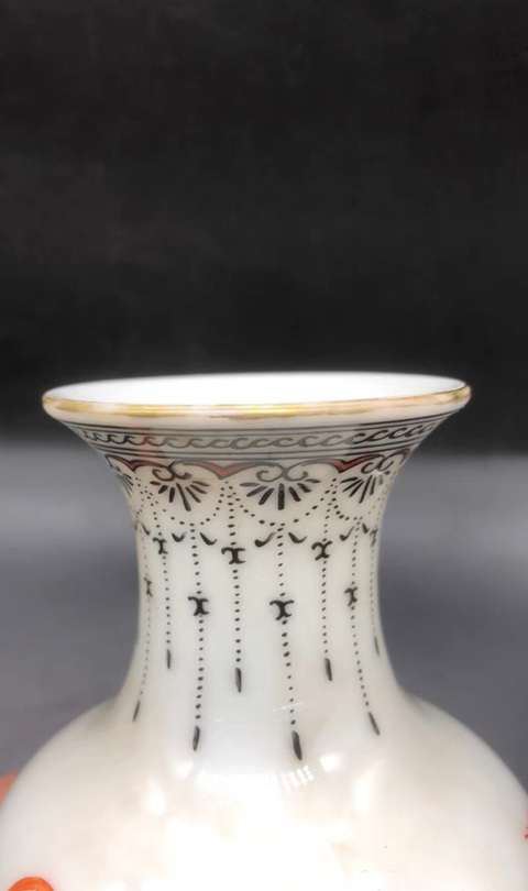 古玩陶瓷花鳥紋瓶真品鑒賞圖