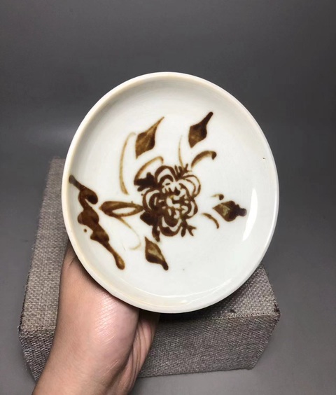 古玩陶瓷清早期，鐵銹花高腳盤拍賣，當(dāng)前價(jià)格2000元