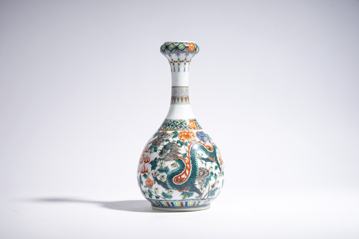 古玩陶瓷清晚期·五彩龍紋蒜頭瓶拍賣，當前價格11800元