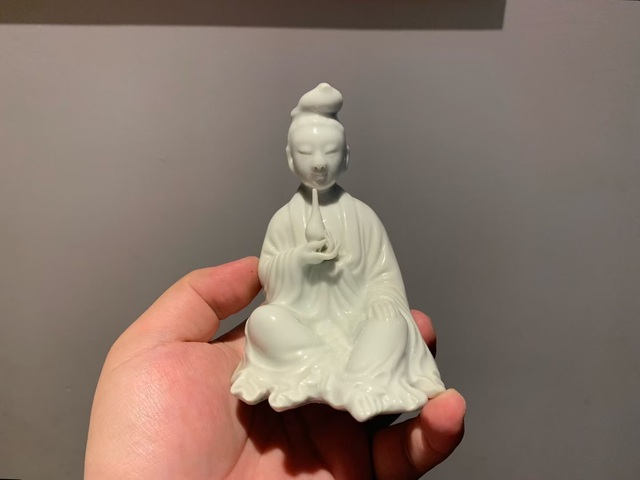 古玩陶瓷白釉佛像擺件真品鑒賞圖