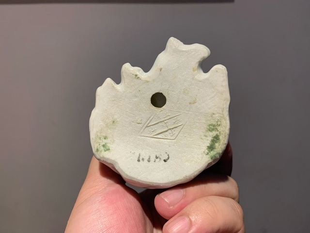 古玩陶瓷白釉佛像擺件真品鑒賞圖