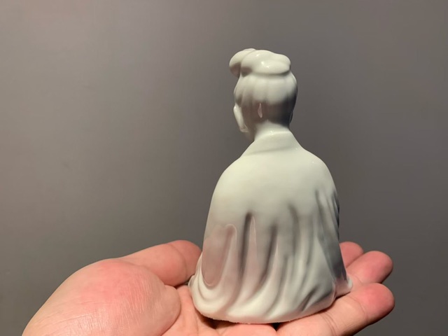 古玩陶瓷白釉佛像擺件真品鑒賞圖