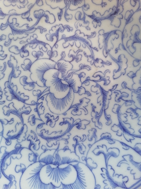 古玩陶瓷青花淡描花卉紋盤真品鑒賞圖