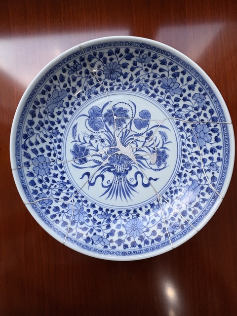 古玩陶瓷一束蓮青花盤真品鑒賞圖