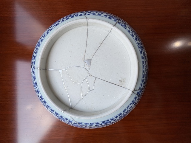 古玩陶瓷一束蓮青花盤真品鑒賞圖