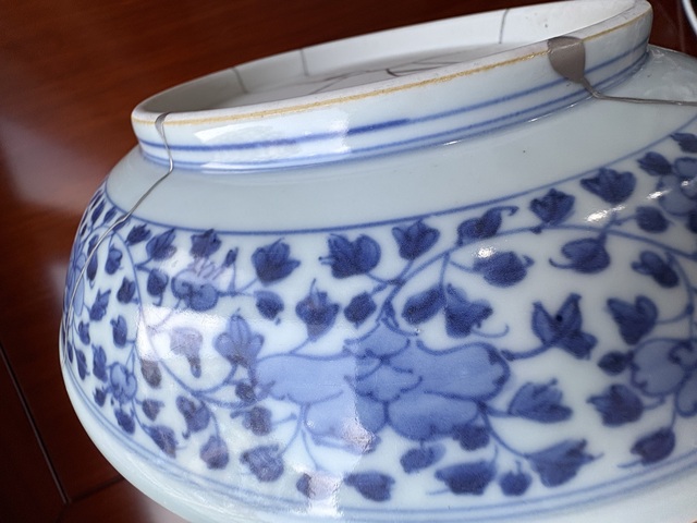 古玩陶瓷一束蓮青花盤真品鑒賞圖