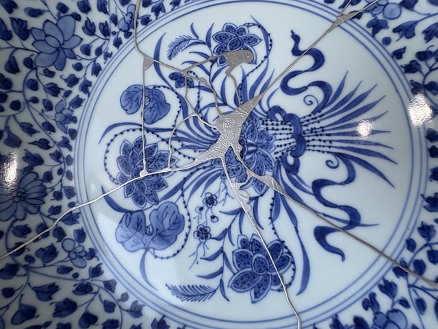 古玩陶瓷一束蓮青花盤真品鑒賞圖