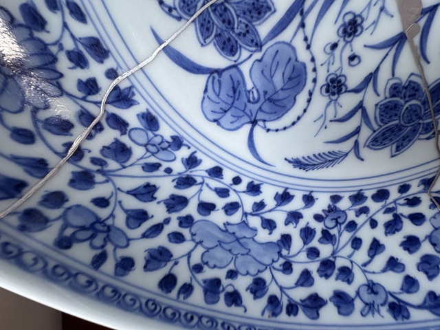 古玩陶瓷一束蓮青花盤真品鑒賞圖