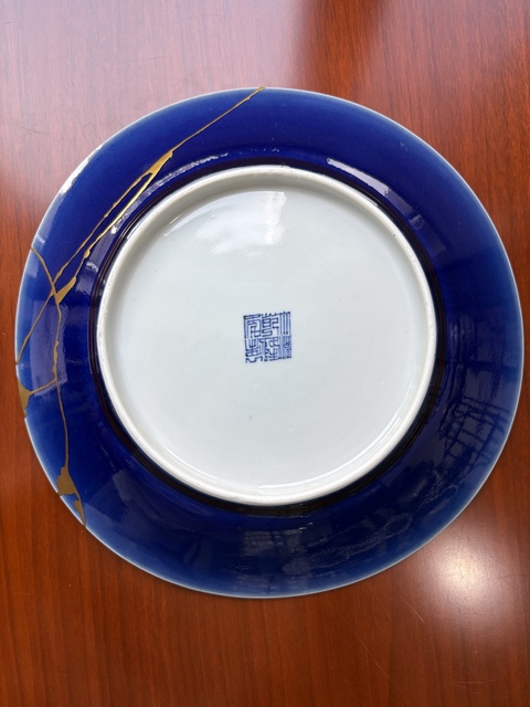 古玩陶瓷外祭藍釉內青花花卉紋盤真品鑒賞圖